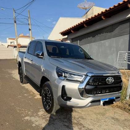 TOYOTA HILUX 2.8 D-4D TURBO DIESEL CD SRV 4X4 AUTOMÁTICO TOYOTA HILUX 2.8 D-4D TURBO DIESEL CD SRV 4X4 AUTOMÁTICO